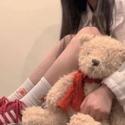 蓝色牛仔裤芬兰小姐